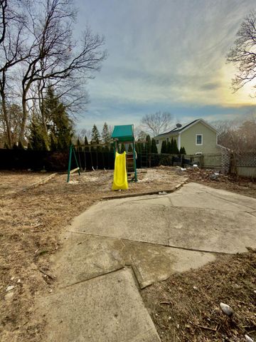 314 River Road, Shirley, NY 11967