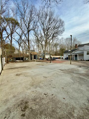 314 River Road, Shirley, NY 11967