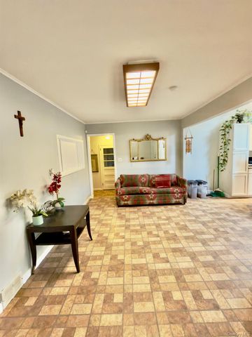 314 River Road, Shirley, NY 11967