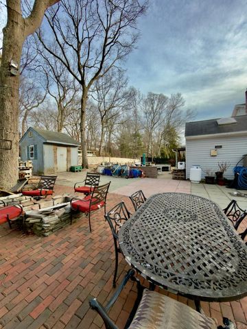 314 River Road, Shirley, NY 11967