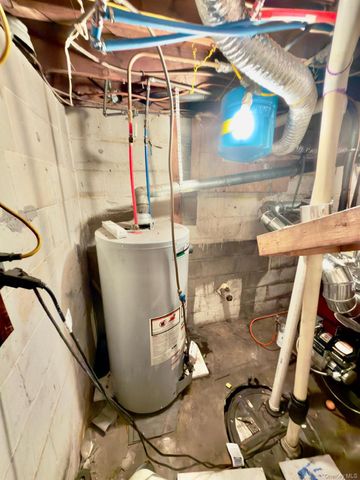 314 River Road, Shirley, NY 11967