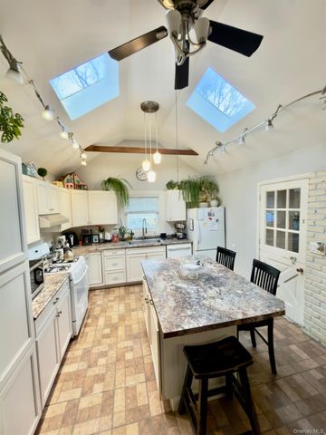 314 River Road, Shirley, NY 11967