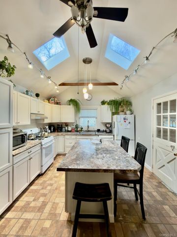 314 River Road, Shirley, NY 11967