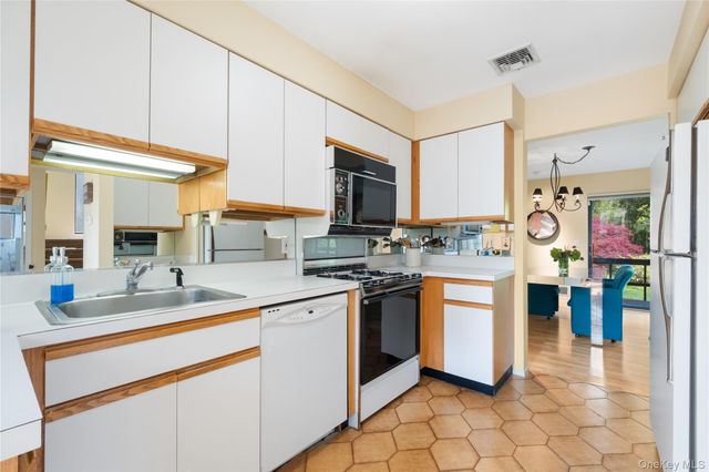 161 Stone Oaks Drive, Hartsdale, NY 10530