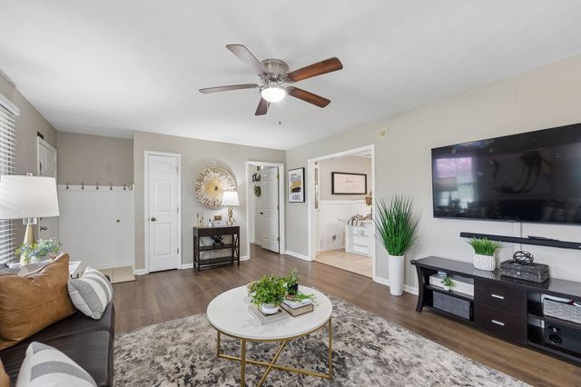 2014 Stonebrook Dr, Murfreesboro, TN 37128