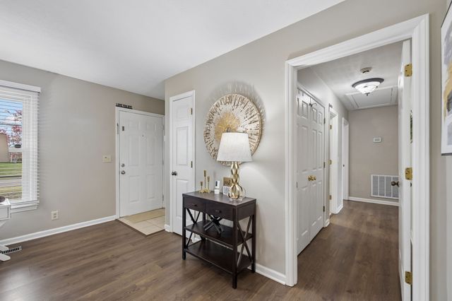 2014 Stonebrook Dr, Murfreesboro, TN 37128