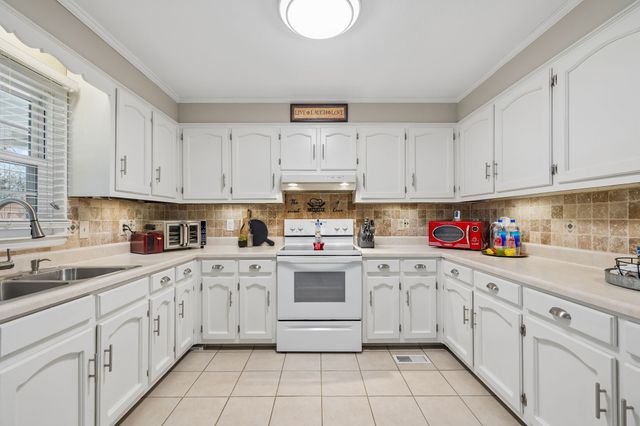 2014 Stonebrook Dr, Murfreesboro, TN 37128