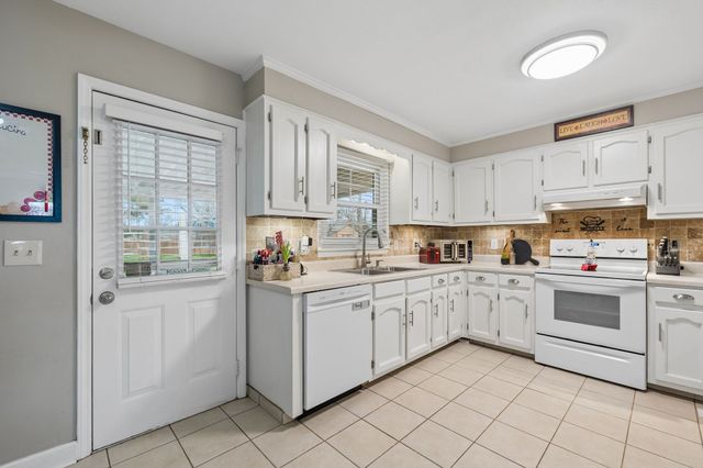 2014 Stonebrook Dr, Murfreesboro, TN 37128