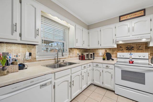 2014 Stonebrook Dr, Murfreesboro, TN 37128