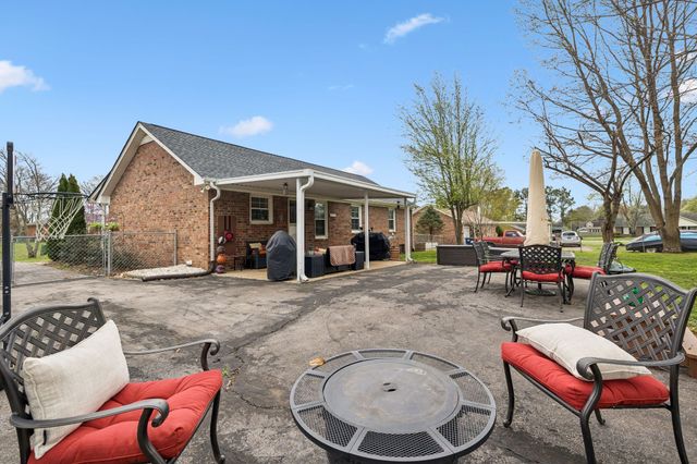 2014 Stonebrook Dr, Murfreesboro, TN 37128