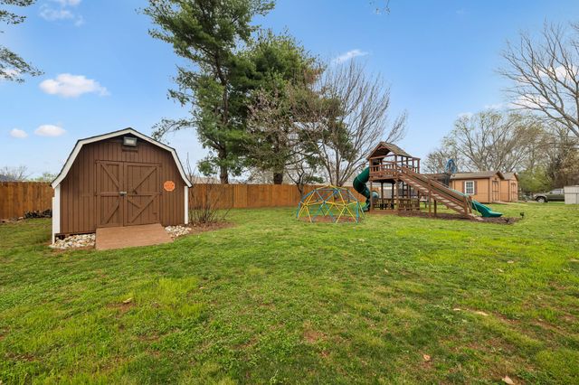 2014 Stonebrook Dr, Murfreesboro, TN 37128