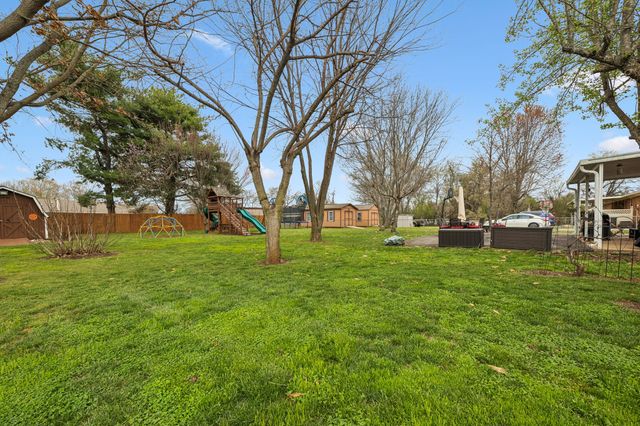 2014 Stonebrook Dr, Murfreesboro, TN 37128