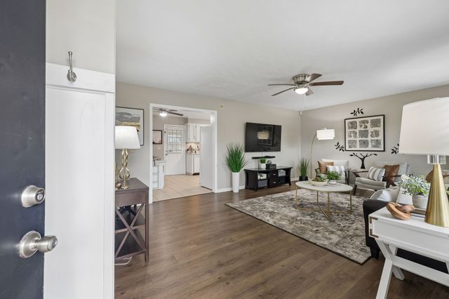 2014 Stonebrook Dr, Murfreesboro, TN 37128