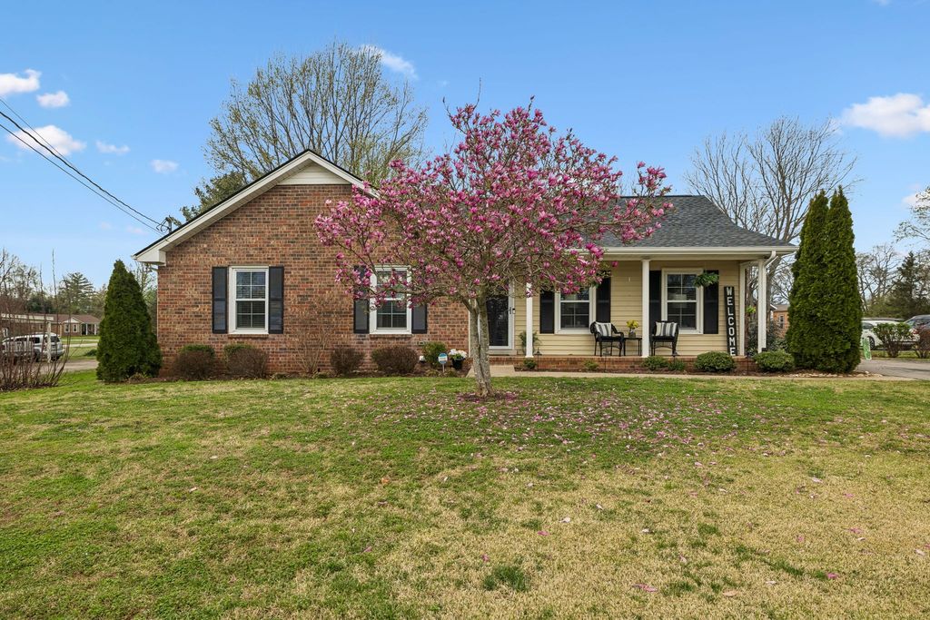 2014 Stonebrook Dr, Murfreesboro, TN 37128
