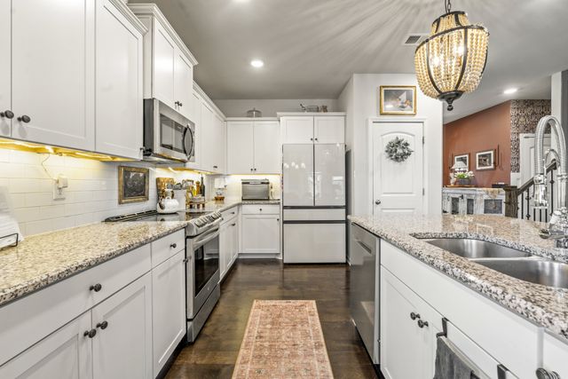 8048 Forest Hills Dr, Spring Hill, TN 37174