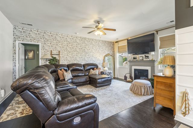 8048 Forest Hills Dr, Spring Hill, TN 37174