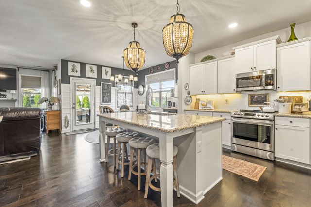 8048 Forest Hills Dr, Spring Hill, TN 37174