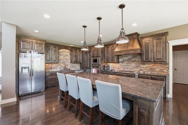 10509 N Hedges Avenue, Kansas City, MO 64157