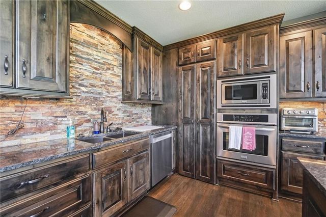 10509 N Hedges Avenue, Kansas City, MO 64157