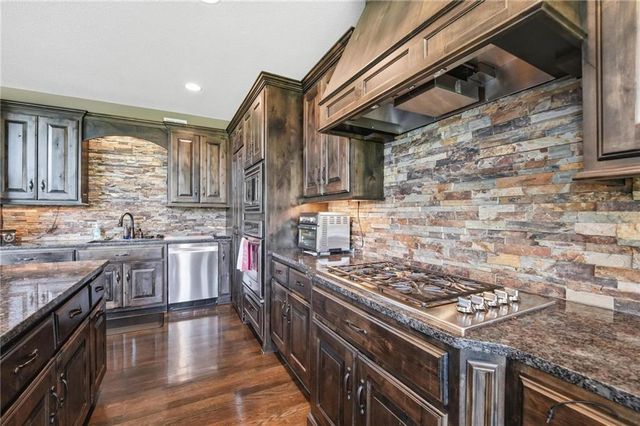 10509 N Hedges Avenue, Kansas City, MO 64157