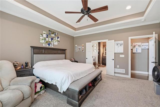 10509 N Hedges Avenue, Kansas City, MO 64157