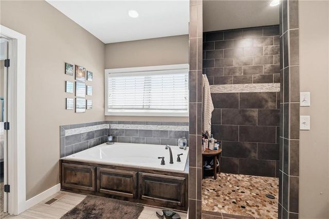 10509 N Hedges Avenue, Kansas City, MO 64157