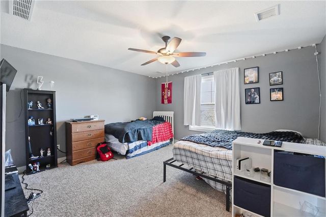 10509 N Hedges Avenue, Kansas City, MO 64157