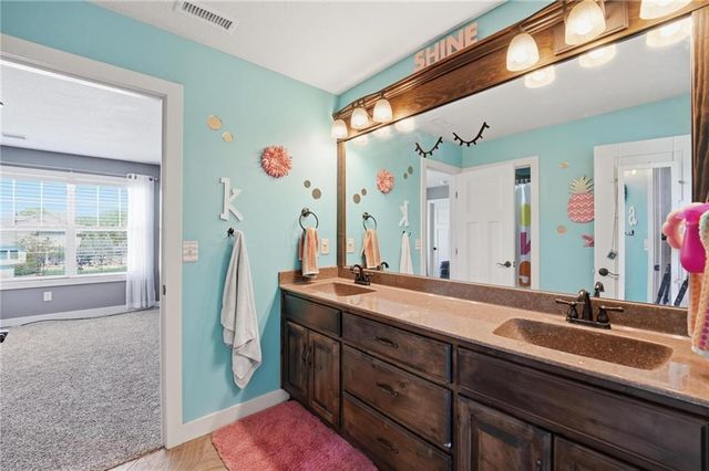 10509 N Hedges Avenue, Kansas City, MO 64157