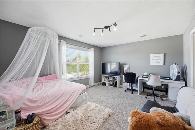 10509 N Hedges Avenue, Kansas City, MO 64157