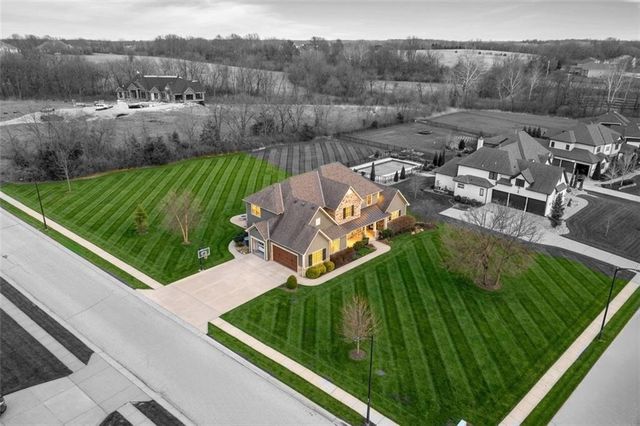 10509 N Hedges Avenue, Kansas City, MO 64157