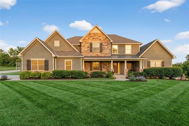 10509 N Hedges Avenue, Kansas City, MO 64157
