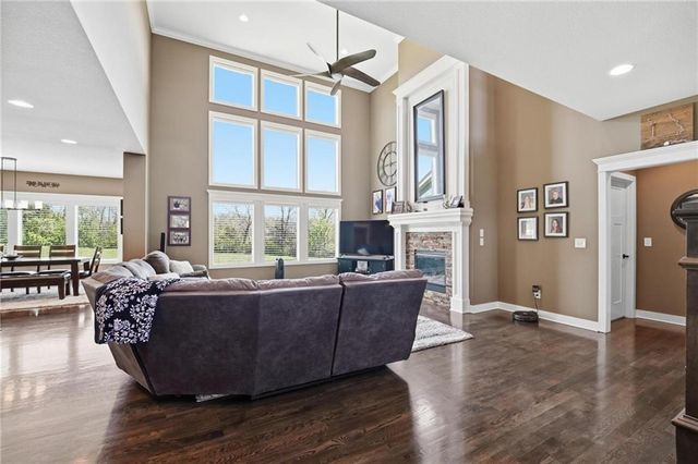 10509 N Hedges Avenue, Kansas City, MO 64157