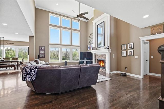 10509 N Hedges Avenue, Kansas City, MO 64157