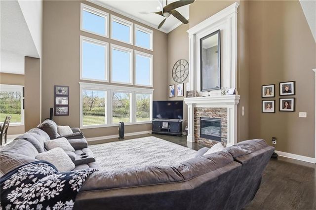 10509 N Hedges Avenue, Kansas City, MO 64157