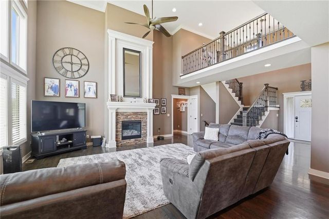 10509 N Hedges Avenue, Kansas City, MO 64157