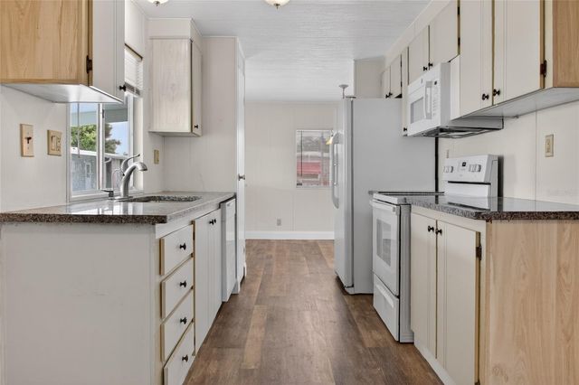 498 LONGWOOD DRIVE, Venice, FL 34285