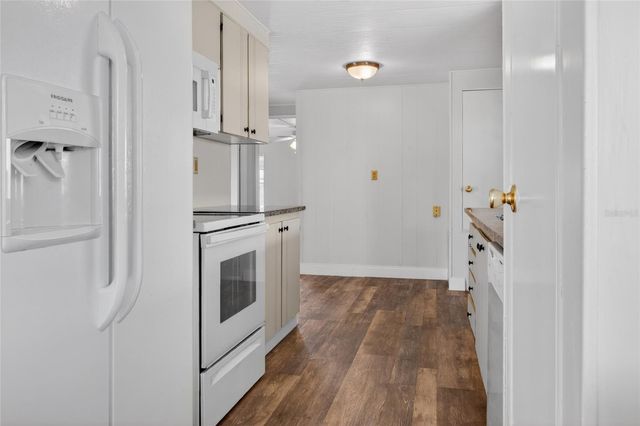 498 LONGWOOD DRIVE, Venice, FL 34285