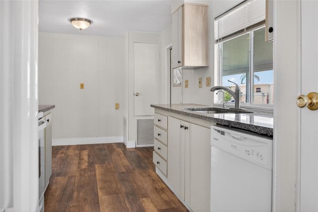 498 LONGWOOD DRIVE, Venice, FL 34285