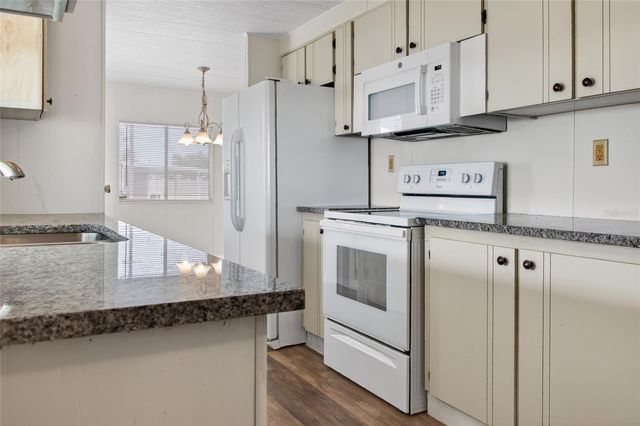 498 LONGWOOD DRIVE, Venice, FL 34285