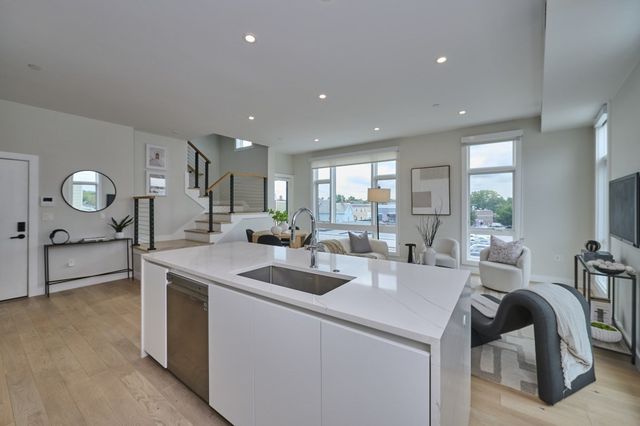 471 Somerville Ave 3, Somerville, MA 02143