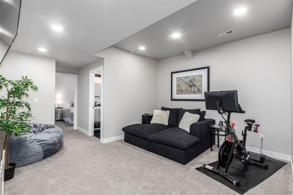 Image 24 of property listing at 1440 W 67th Avenue, Denver, CO 80221