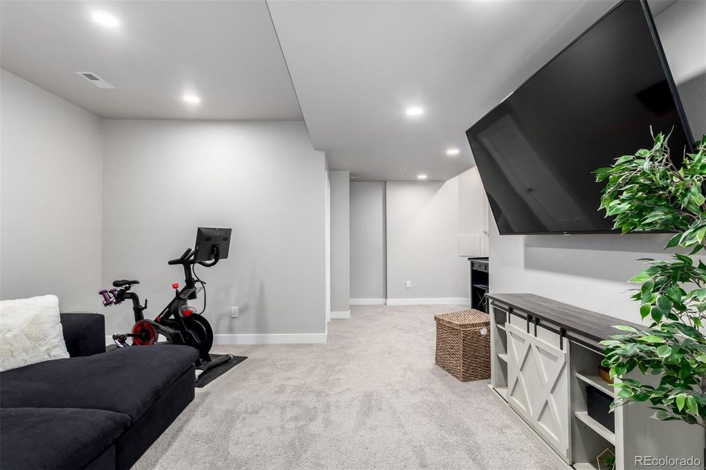 Image 26 of property listing at 1440 W 67th Avenue, Denver, CO 80221