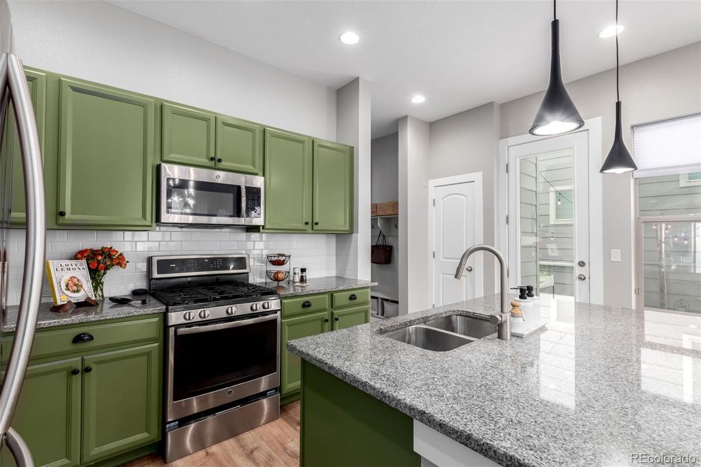Image 8 of property listing at 1440 W 67th Avenue, Denver, CO 80221