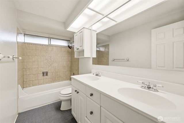 12522 SE 217th Place, Kent, WA 98031