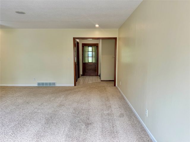 4261 Oak Leaf Ln NE, Iowa City, IA 52240
