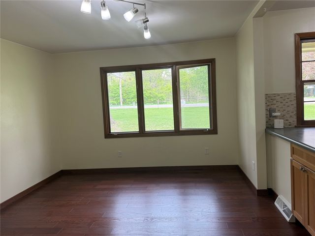 4261 Oak Leaf Ln NE, Iowa City, IA 52240