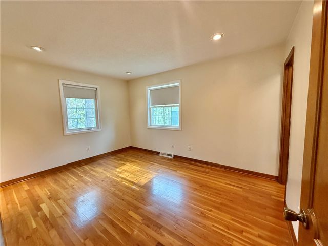 4261 Oak Leaf Ln NE, Iowa City, IA 52240