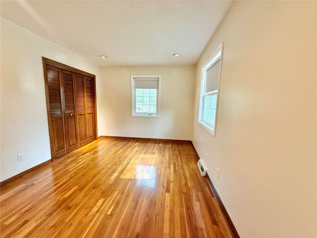 4261 Oak Leaf Ln NE, Iowa City, IA 52240