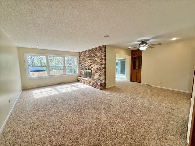 4261 Oak Leaf Ln NE, Iowa City, IA 52240