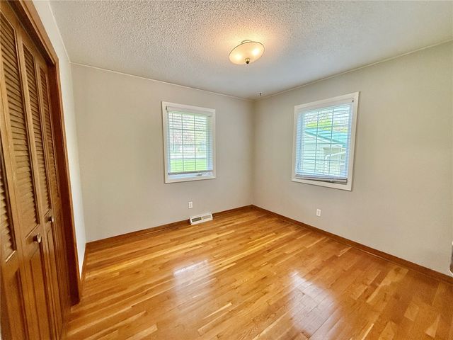 4261 Oak Leaf Ln NE, Iowa City, IA 52240